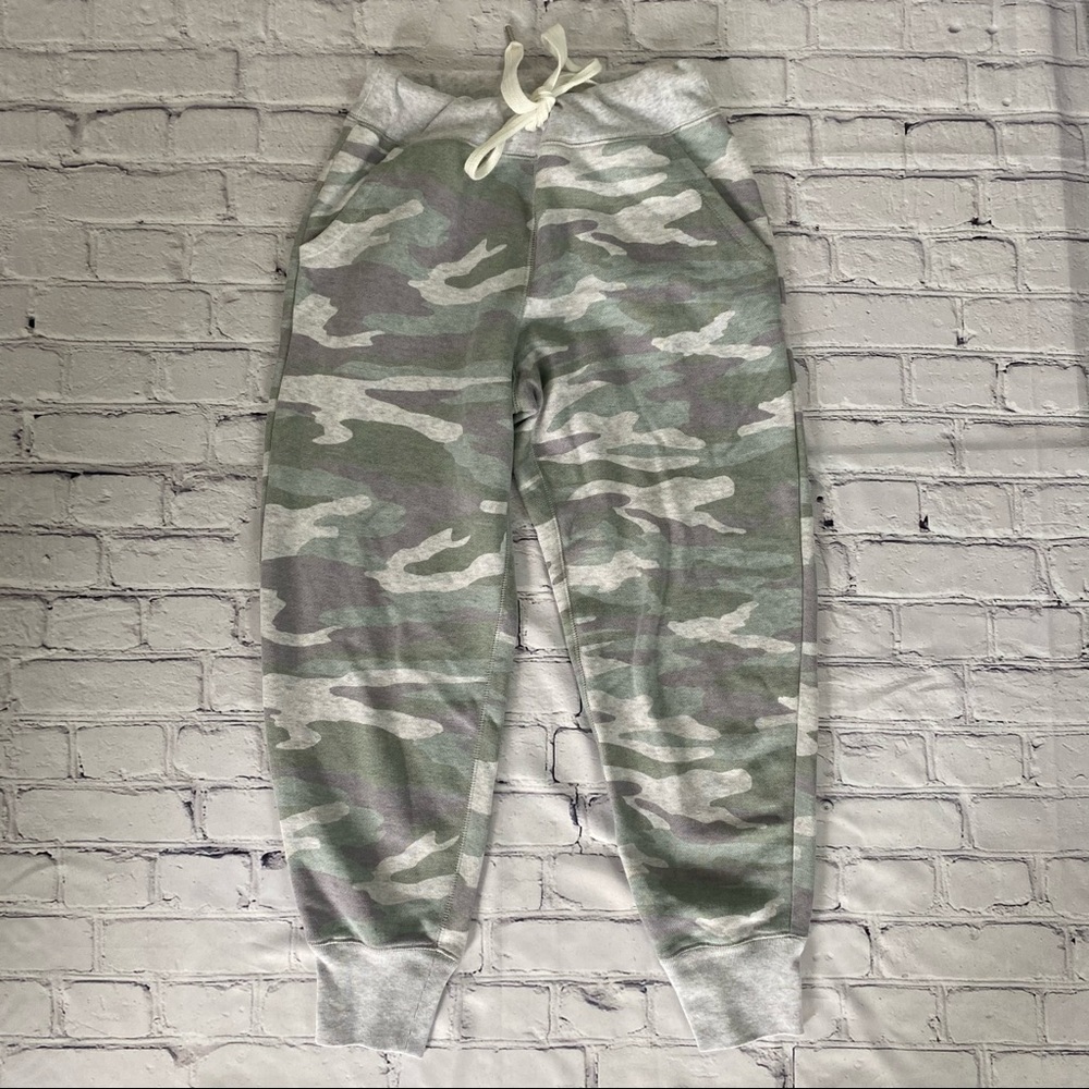 Aerie Size Small Camouflage Jogging Pants With Green & Grey